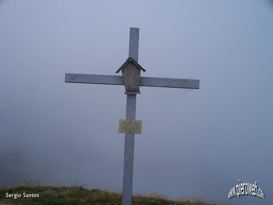 14 In vetta al P.zo Farno tra la nebbia.JPG